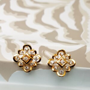 Diamond Ear Studs in 18K Gold, Giri Collections