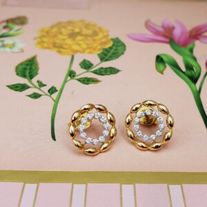 Diamond Ear Studs in 18K Gold, Giri Collections