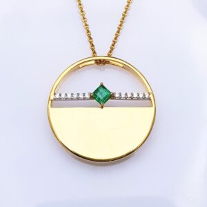 Emerald and Diamond Pendant in 18K Shiny Gold, Giri Collections