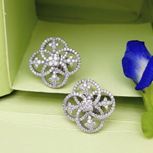 Big Diamond Ear Studs in 18K White Gold, Giri Collections