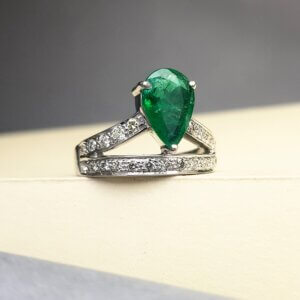 Pear shaped Emerald and Diamond Ring in 18K White Gold, Giri Collections