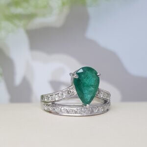Pear shaped Emerald and Diamond Ring in 18K White Gold, Giri Collections