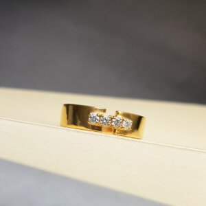 Diamond Band Ring in 18K Gold, Giri Collections