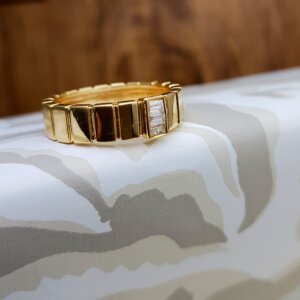 Baguette Band Ring in 18K Gold, Giri Collections