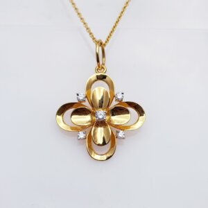 Floral Pattern Diamond Pendant in 18K Gold, Giri Collections