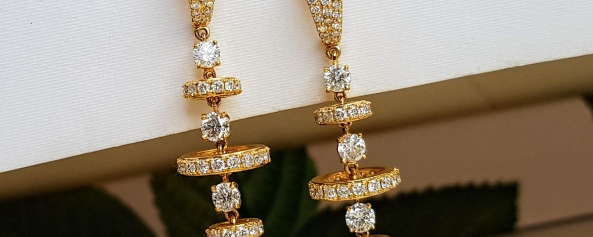 Diamond Roundell Earrings with Golden South Sea Pearl in 18K Gold